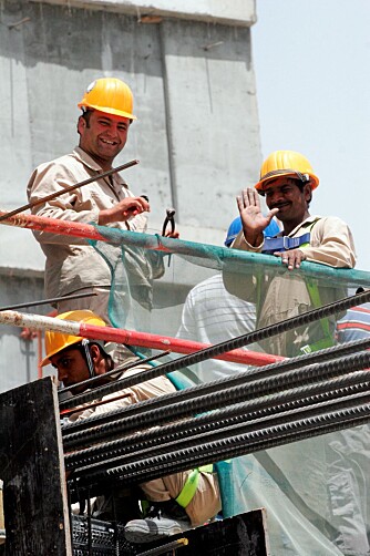 KANONFØDE: 90 prosent av Dubais innbyggere er fremmedarbeidere, og de jobber og bor under ekstreme forhold ¿ til svært lav lønn.