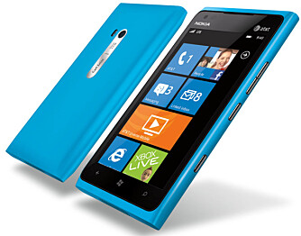 STØRRE LUMIA: Lumia 900 er nesten lik Nokia Lumia 800, men en del større.