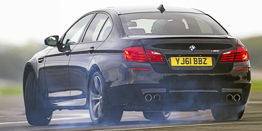 BMW M5: 4,4 liters biturbo V8 med 560 hk. BMW M5: 4,4 liters biturbo V8 med 560 hk.