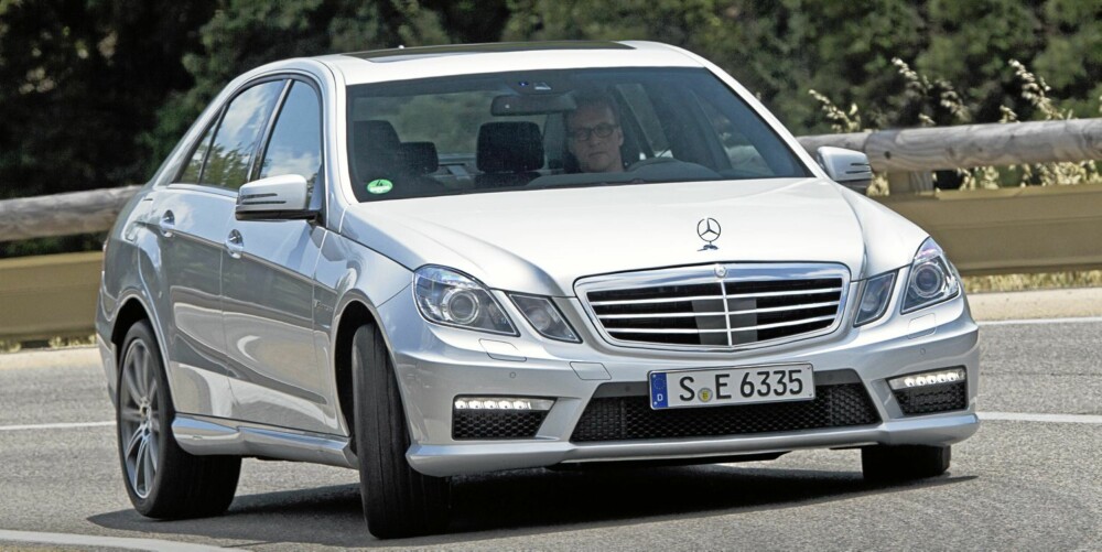 RÅERE: AMG-en er ikke så finslepen som M5-en. Men du verden for et trøkk! RÅERE: AMG-en er ikke så finslepen som M5-en. Men du verden for et trøkk!