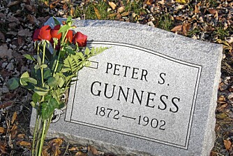 Belles første ektemann, Peter Guness, sin gravsten.