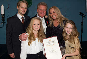 FAMILIEFEST: TV-profilen Dan Børge Akerø og kona Mette, samt barna deres var med under høytideligheten i NRKs kantine.