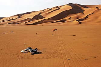 Den tyske fotografen Georg Steinmetz brukte blant annet paraglider da han tok disse unike bildene av Sahara.