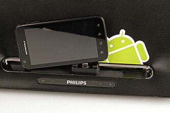 IKKE PATENT: Mobiler med USB-pluggen på siden fungerer ikke optimalt på Philips Fidelio dokkinghøyttaler for Android.