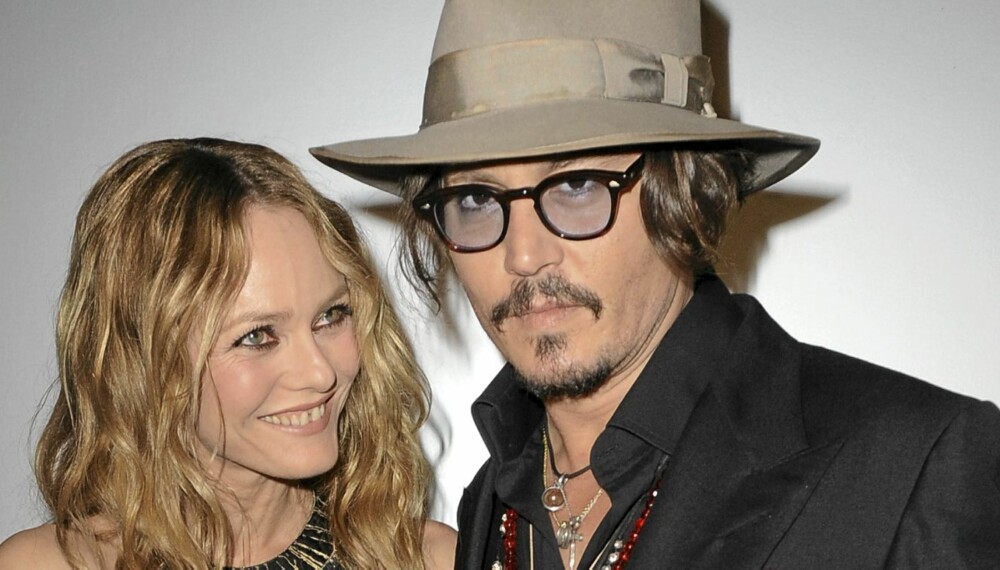 GOING STRONG: Vanessa Paradis og Johnny Depp er fortsatt sammen, skal vi tro Vanessa selv.