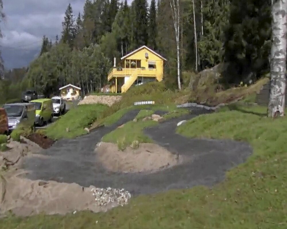 DREAM-TEAM: Ønskedrømmen-teamet bygde en rallycrossbane i hagen til Petters bestemor.