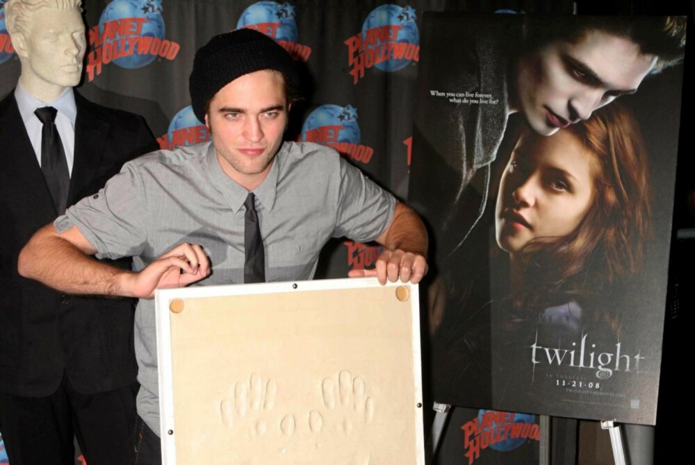 Robert Pattinson er blitt ungpikenes poster-favoritt etter Twilight - Evighetens kyss. - Han er mye hottere enn meg, mener Daniel.