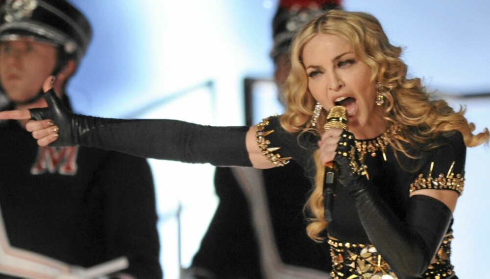 TURNÉ-KLAR: Madonna er klar for ny turné, i forbindelse med hennes nye album «MDNA», som trolig slippes 26. mars i år. Her opptrer hun under årets Super Bowl.