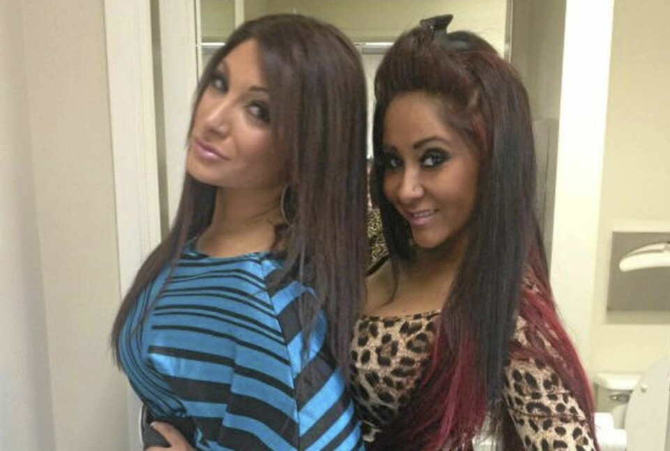 GOD KJEMI: Snooki og Deena fant tonen så til den milde grad at romkameratene snudde seg bort i avsky.