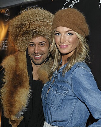 FÅR PÅ PELSEN: En pelsbelagt Ronnie Ottem sammen med venninne Kathrine Sørland på åpningen av Oslo Fashion Week.