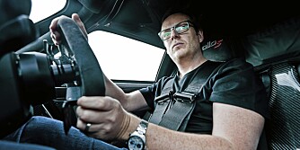 FLAT OUT: Her har vi funnet oss til rette i Gumpert Apollo S. FLAT OUT: Her har vi funnet oss til rette i Gumpert Apollo S.