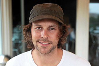 Robert McPherson (29) er halvt norsk og halvt australsk og har studert seg til bachelorgrad i film- og foto-produksjon i Perth, Australia. Han har spesialisert seg på dokumentarfotografering og gjort flere prosjekter. Han bor nå i Norge.