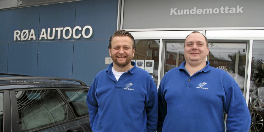 BILLIGST: Røa Autoco, ved daglig leder Dany Narten (t.h.) og kundemottaker Harald Stople, holder lave priser. BILLIGST: Røa Autoco, ved daglig leder Dany Narten (t.h.) og kundemottaker Harald Stople, holder lave priser.