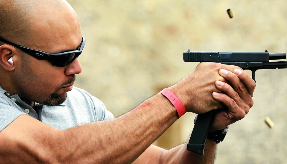 Pistolen kan oppvise både en imponerende skuddtakt og patronkapasitet, bl.a. 33 skudds magasin.
