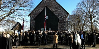 BEGRAVELSE: 700-800 mennesker var møtt opp for å ære Knut Torbjørn Eggen for aller siste gang i Rygge kirke.