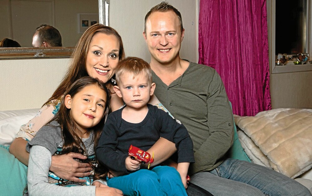 STOLT FAMILIE: Fredrik og Elisabeth sammen med de yngste barna Gabriel og Jasmine.