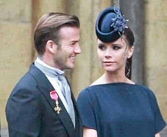 BLIDE: David og Victoria Beckham var begge lattermilde da de var gjester i det kongelige bryllupet i England i fjor vår.