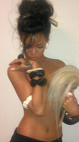 TOPPLØS RIHANNA: Norgesaktuelle Rihanna la nylig ut et bilde av seg selv hvor hun står toppløs med rufsete hår. Bildet promoverer hennes nye musikkvideo «Where Have You Been».
