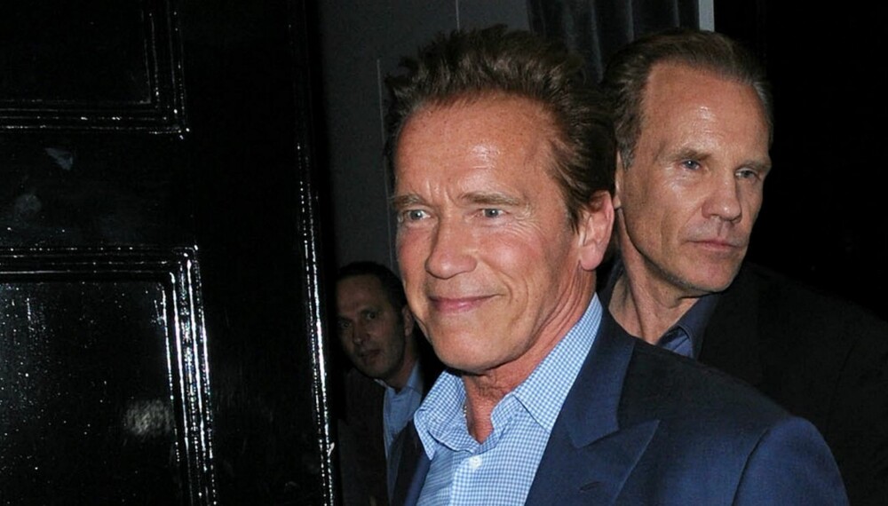 TILFREDS: Arnold Schwarzenegger forlot The Arts Club i London med et godt glis om munnen.