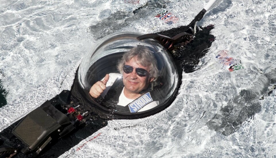 Ubåten manøvreres omtrent som et fly. Terjes instruktør er da også en tidligere jagerpilot. Her fra øving på Guadeloupe.