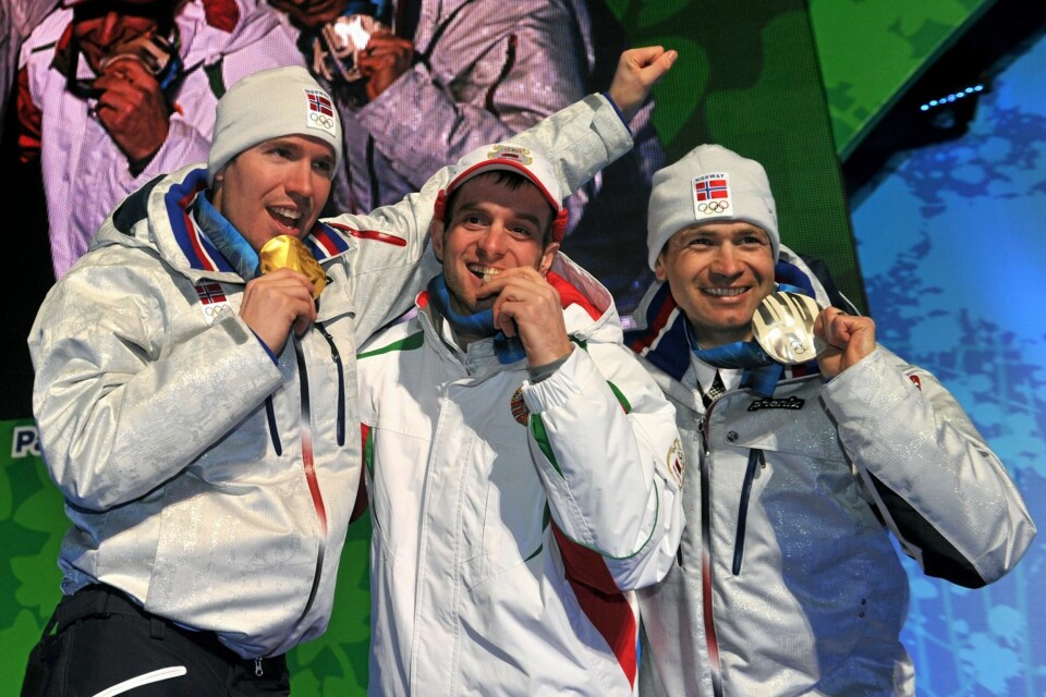 SURT KLIMA: Emil Hegle Svendsen (t.v.) og Ole Einar Bjørndalen (t.h.) har lenge hatt en usedvanlig dårlig kjemi seg imellom. Her under VM i 2010. Nå tar Emil på seg ansvaret for at det har gått surt.