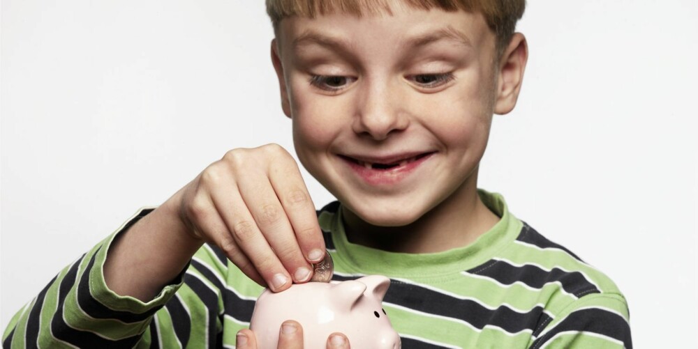 Vær en god rollemodell, og lær barna å spare penger. Foto: Colourbox.no