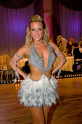 Senere har hun blitt puppepop-babe og dansedronning. Hun vant fjorårets Skal vi Danse-finale på TV 2. Senere har hun blitt puppepop-babe og dansedronning. Hun vant fjorårets Skal vi Danse-finale på TV 2.