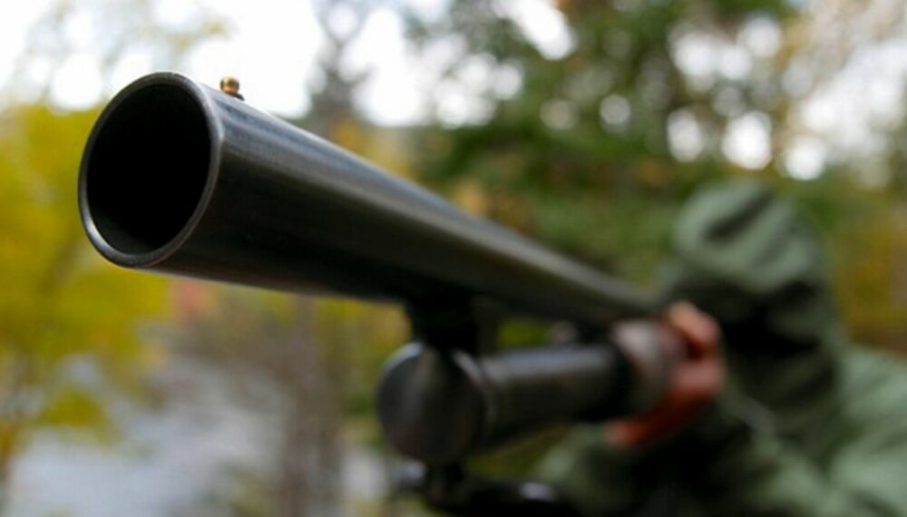 VÆR SIKKER: Man skal ikke tro, man skal vite før man skyter! Sikkerhet på jakt er viktig. (Ill. foto: Yngve Ask)