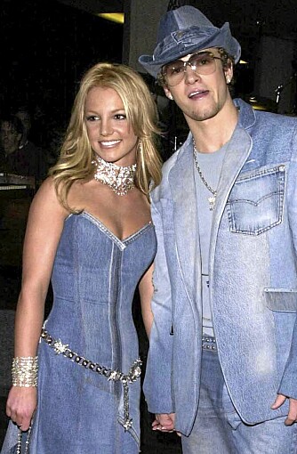 Britney Spears og Justin Timberlake beviste sin kjærlighet med matchende antrekk på  American Music Awards i 2001.