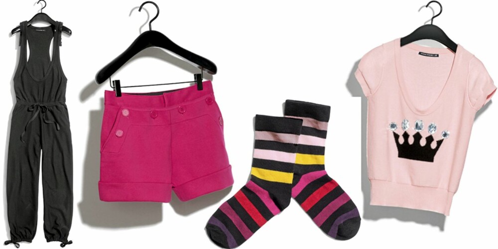 FRA VENSTRE: buksedress (kr 699), sailor shorts (kr 299), sokker (kr 29,50), kortermet genser med krone (kr 299).