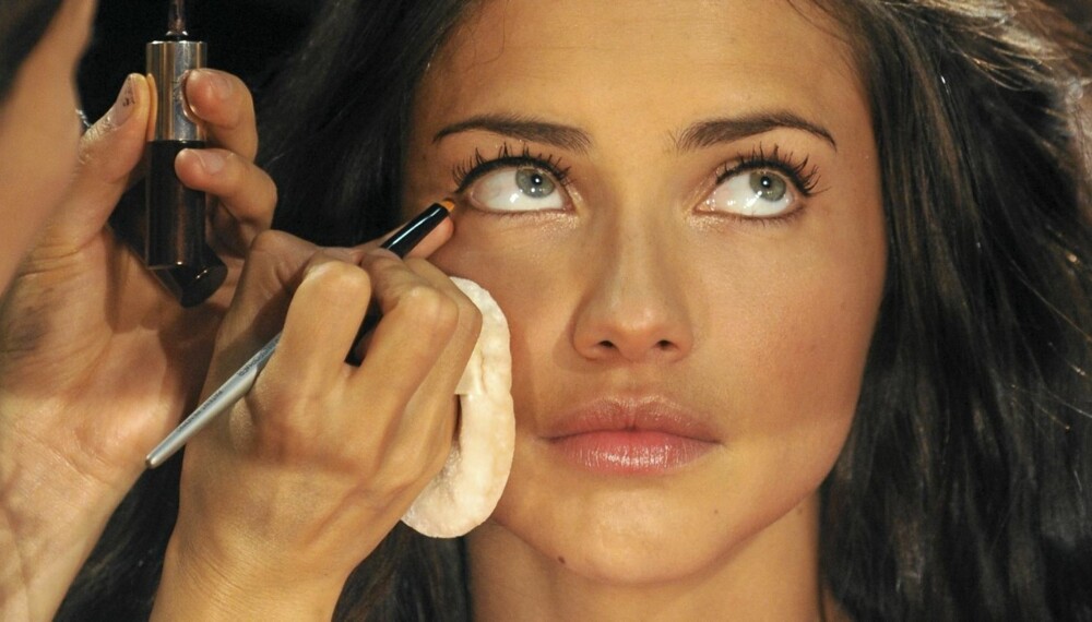 EKSPERTHJELP: Selv supermodeller som Adriana Lima trenger litt eksperthjelp i blant, akkurat som oss vanlig dødelige. EKSPERTHJELP: Selv supermodeller som Adriana Lima trenger litt eksperthjelp i blant, akkurat som oss vanlig dødelige.