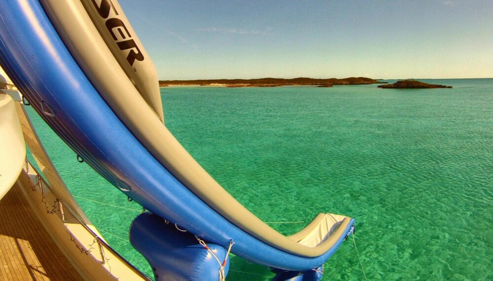 SUPERSKLIE: Dette er en av de større vannskliene, som trenger en egen fot for at sklia skal henge/stå stødig. Foto: Freestyle Cruiser SUPERSKLIE: Dette er en av de større vannskliene, som trenger en egen fot for at sklia skal henge/stå stødig. Foto: Freestyle Cruiser