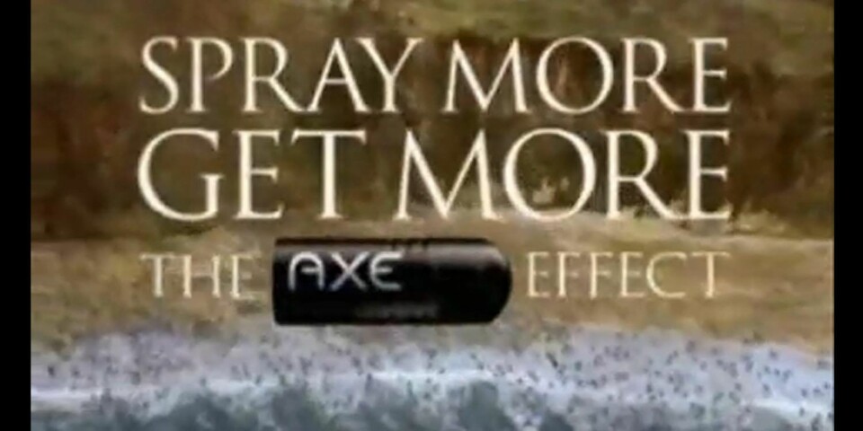 EN MISVISENDE REKLAME?: Ta for eksempel den ikoniske Axe-reklamen der damer (gjerne iført bikini) løper land og strand, helst i flokk, fordi de lukter en mann i det fjerne som sprayer seg med godlukt. Vel, det funker ikke akkurat sånn i virkeligheten...