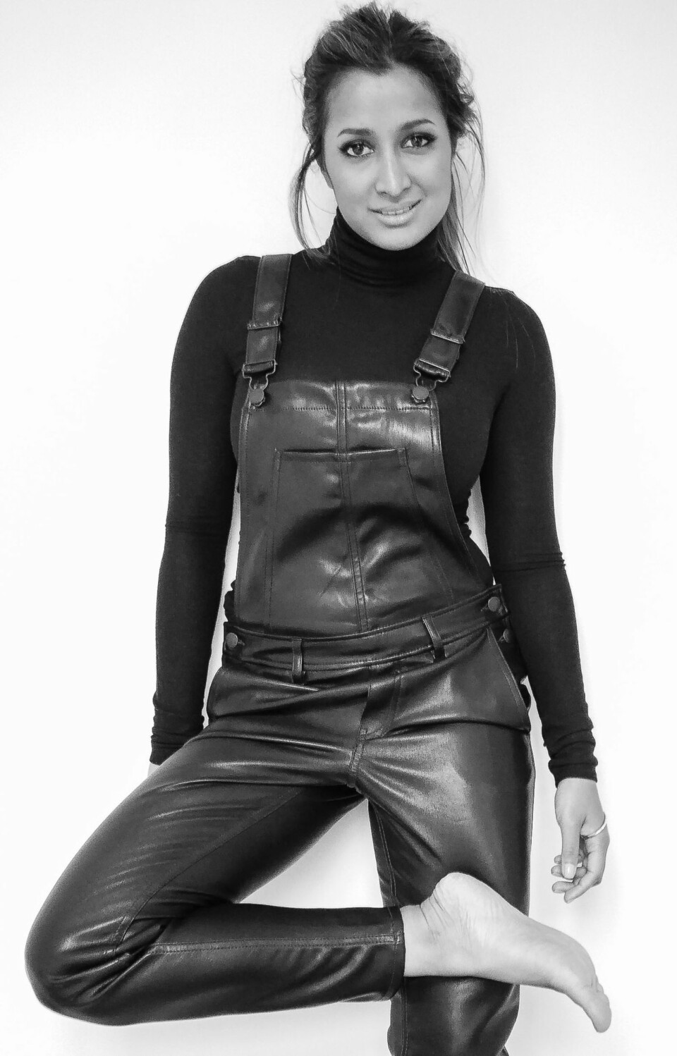 KÅPEELSKER: - Jeg elsker kåper, og har ulike kåper i forskjellige fasonger og tekstiler til hverdag og fest, sier stylist Sheila Lyhne.