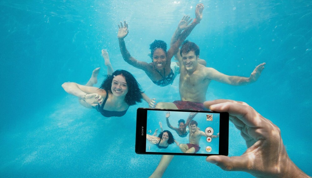 TÅLER VANN: Med Sony Xperia Z3 kan du godt ta familiebildet under vann.