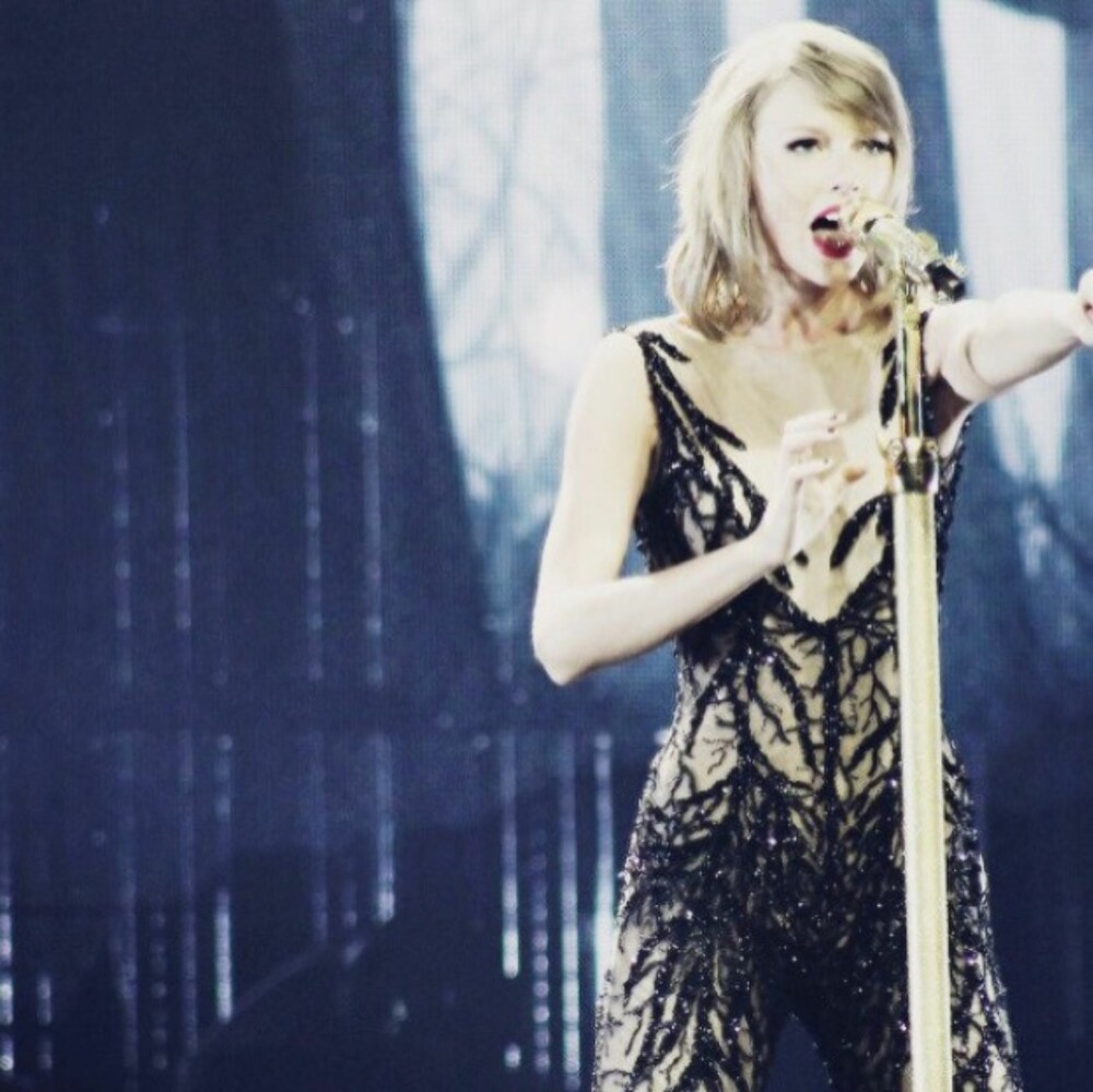Taylor på scenen.