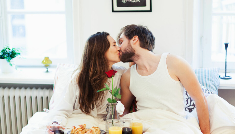 En stor frokost og roser på sengen redder enhver kald februarmorgen. FOTO: Getty Images