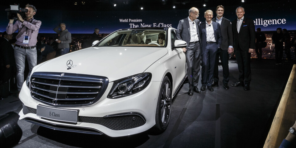 BILUTSTILLING: Nye Mercedes E-klasse på bilutstillingen i Detroit.