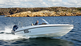 TOPPFART: Toppfart med 130 hk er drøyt 36 knop, mens båten gjør 41 knop med 150 hk.
 (FOTO: Petter Handeland)