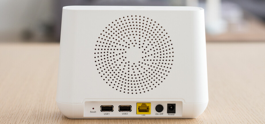 Den nye basestasjonen er litt nettere enn den gamle. Den har nå fått sirene, men har ellers den samme funksjonaliteten med ethernet og USB-porter til lokal lagring av opptak.