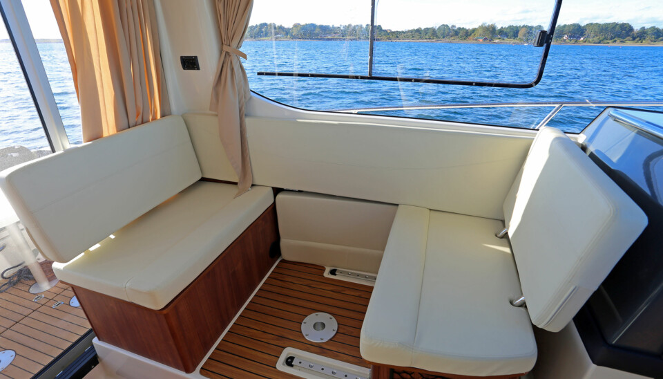 FLEKSIBELT: Sitteløsningen i cockpit har mulighet for ulike sammensetninger. (FOTO: Terje Bjørnsen)