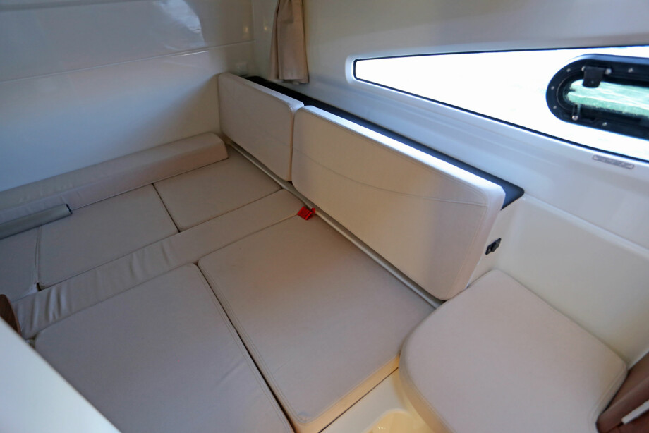 MIDTKABIN: Her kan ungene boltre seg, eller man kan invitere et vennepar på tur. (FOTO: Terje Bjørnsen)