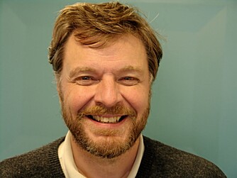 MAKS SEKS OM DAGEN: - Tre gram eller seks tabletter er maks dagsdose av vanlige smertestillende tabletter uten resept, sier Steinar Madsen i Legemiddelverket. MAKS SEKS OM DAGEN: - Tre gram eller seks tabletter er maks dagsdose av vanlige smertestillende tabletter uten resept, sier Steinar Madsen i Legemiddelverket.