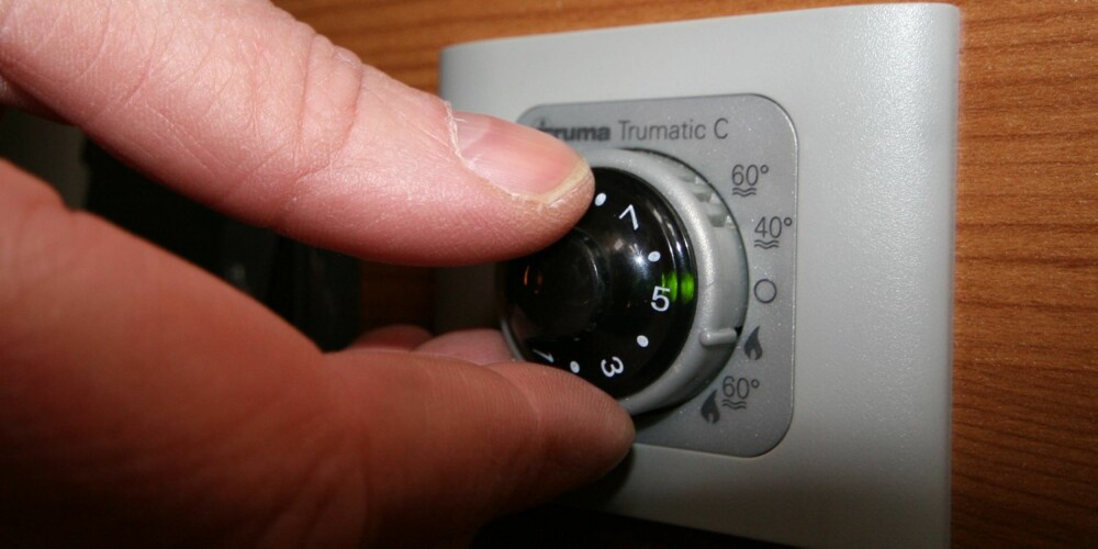 SJEKK VARMEN: Fyr opp varmeapparatet. ha tålmodighet; elektronikken har ofte en forsinkelse. FOTO: Anders Wallsten/Husbil&Caravan SJEKK VARMEN: Fyr opp varmeapparatet. ha tålmodighet; elektronikken har ofte en forsinkelse. FOTO: Anders Wallsten/Husbil&Caravan