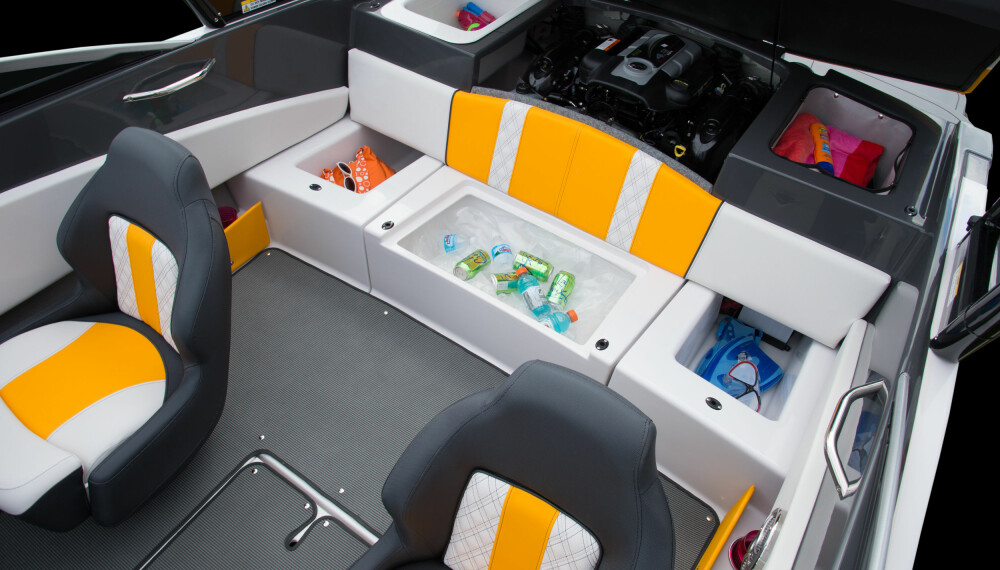 SMARTE ROM: Her kan du legge unna det meste du trenger for hyggeturen.
(FOTO: Glastron) SMARTE ROM: Her kan du legge unna det meste du trenger for hyggeturen.
(FOTO: Glastron)