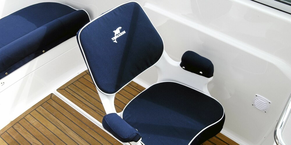 PLASS: Det er god sitteplass om bord. Stolene her er fra en tidlig modell. PLASS: Det er god sitteplass om bord. Stolene her er fra en tidlig modell.