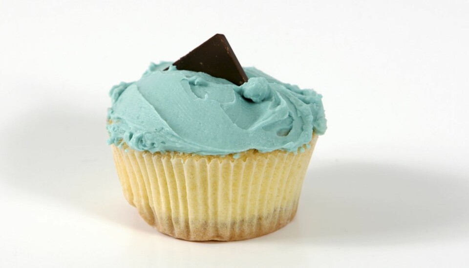 Sett muffinsen på bordet og rop: Haien kommer! Er du heldig, stikker alle . og du kan spise den selv.