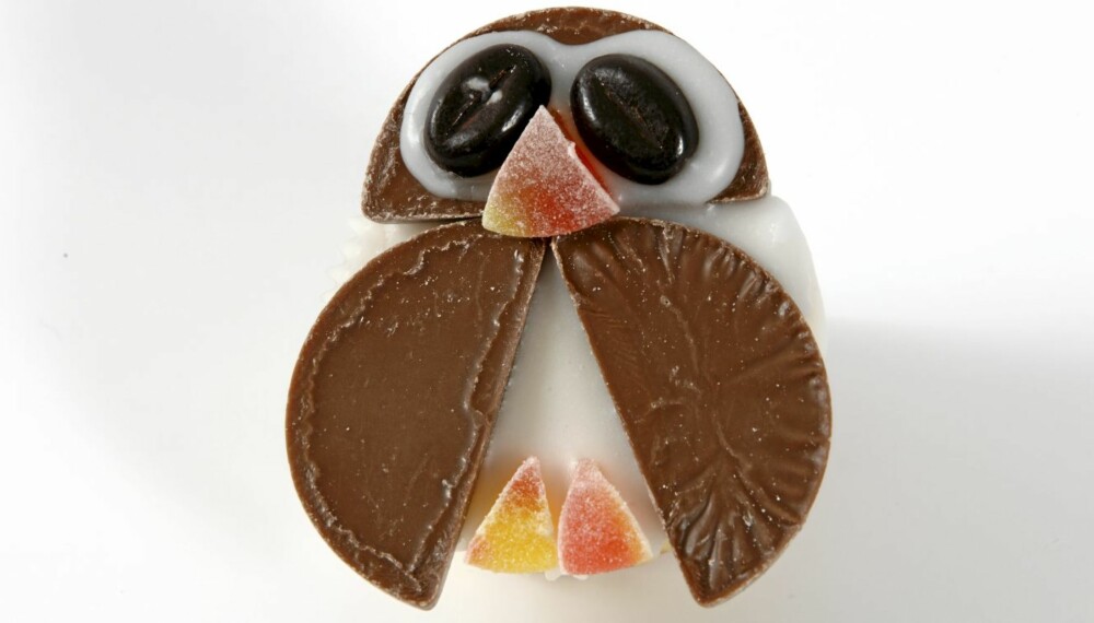 Uglen har øyne av mokkabønner. VIl du lage en pingvin, kan du gjøre øynene mindre.
