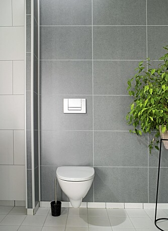 LIGNER BETONG: Våtromspanelet Pure Concrete fra Fibo-Trespo gir badet et "betong-look" til en rimelig penge.