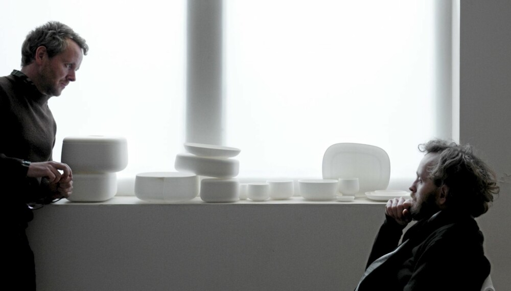 ENKLE STJERNER: - Det finnes et bebjær for enkelhet, sier brødreparet Ronan og Erwan Bouroullec. De arbeider for ledende produsenter som Vitra, Kartell, Alessi Issey Miyake og Cappellini. ENKLE STJERNER: - Det finnes et bebjær for enkelhet, sier brødreparet Ronan og Erwan Bouroullec. De arbeider for ledende produsenter som Vitra, Kartell, Alessi Issey Miyake og Cappellini.